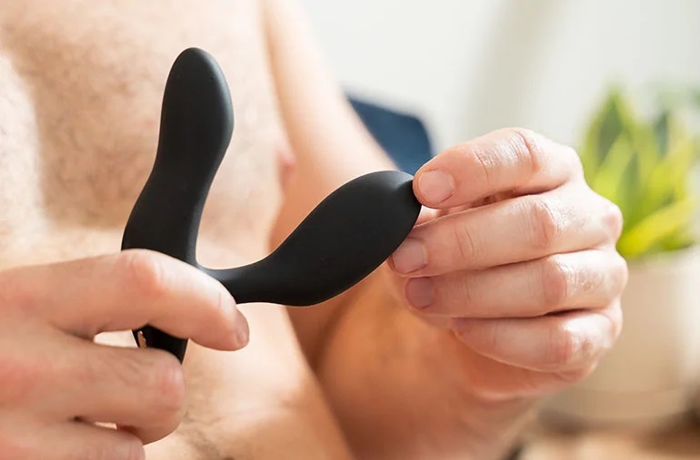 Designed to stimulate the prostate and perineum simultaneous... We-Vibe - Vector Plus Vibrating Prostate Massager - Black photo-7