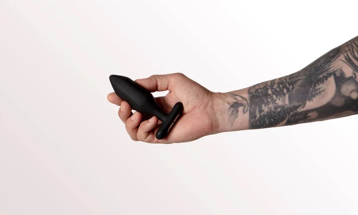 The Onyx butt vibrator is designed for its weighted fulfilli... Je Joue - Egon Vibro Butt Plug - Black photo-5