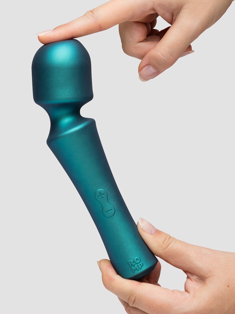 ROMP Presto 是一款具有神奇魔力的迷你无线棒式 振动器。凭借6段强度和4种模式的强劲振动,这款 振动器只需轻松... Romp - Presto Wand 迷你强力震动按摩棒 - 绿色 照片-2