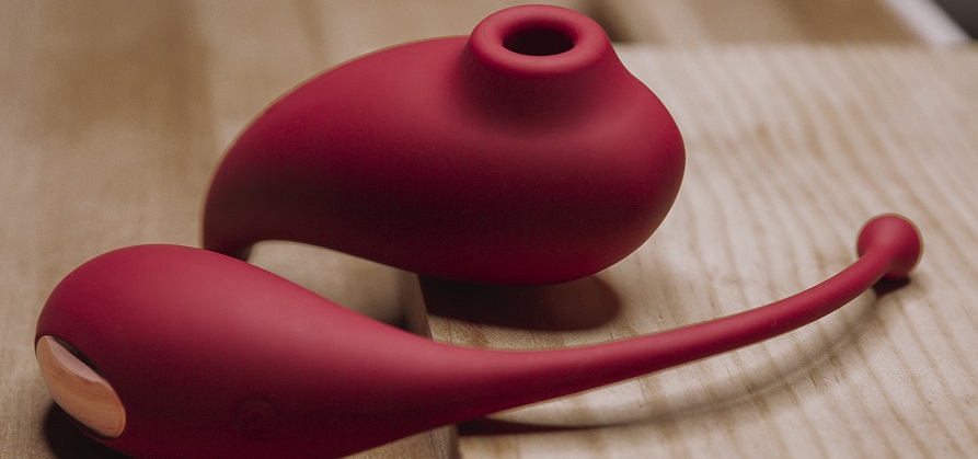 Stylish double toy from Adrien Lastic featuring a vibrating ... Adrien Lastic - Inspiration App Controlled Egg & Stimulator - Red photo-11