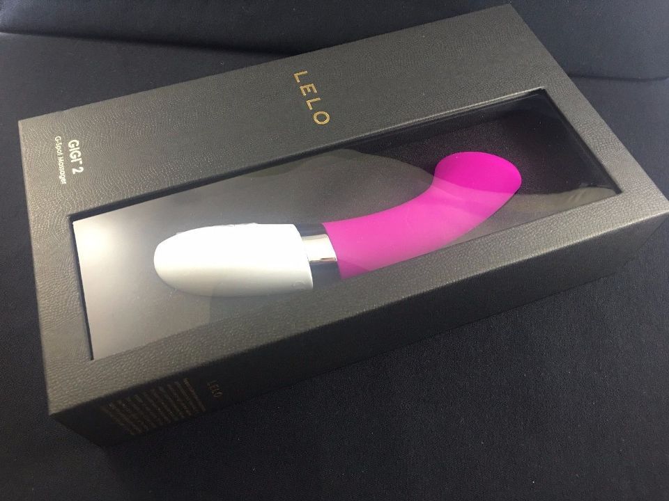 GIGI 2是一款具有流暢曲線和平坦底端的情趣用品,可以精確按摩G點,讓您獨自一人也可縱享歡愉,是您最棒的G點震動棒!
... Lelo - Gigi 2 經典G點按摩棒 - 紫色 照片-8