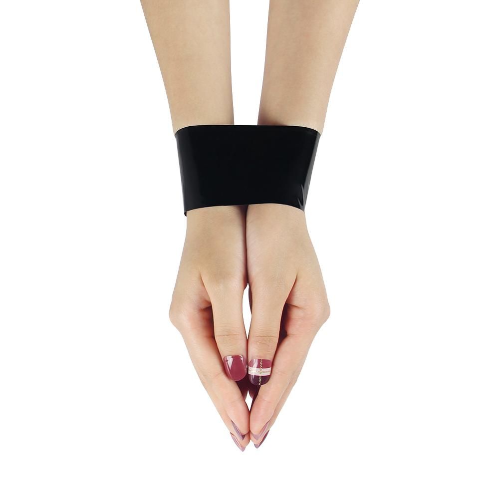 My First Non-Sticky Bondage Tape only sticks to itself.
Mat... Lovetoy - My First Bondage Tape 15m - Black photo-2