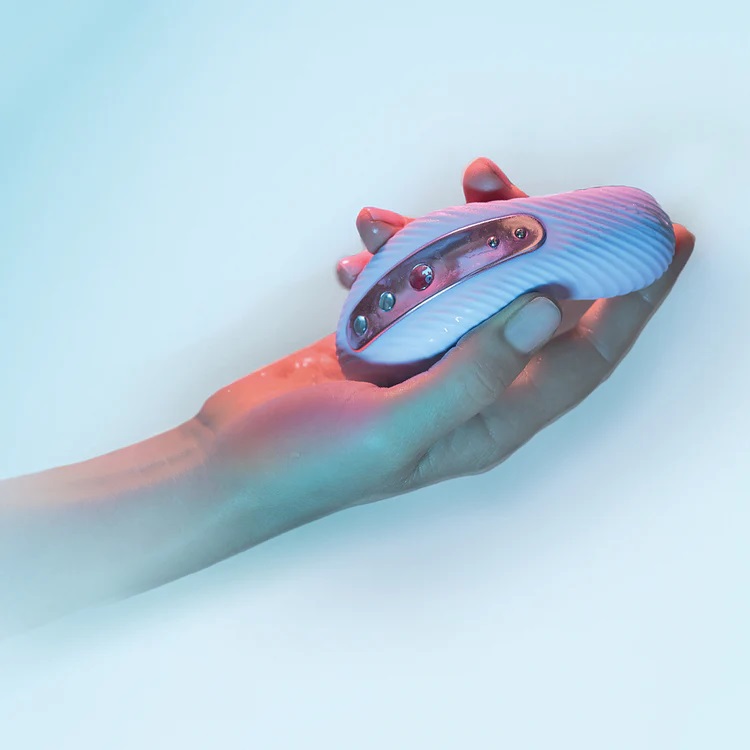 LAYA III was made to lay on the body hence the name with a g... Fun Factory - Laya III Massager - Soft Violet photo-3