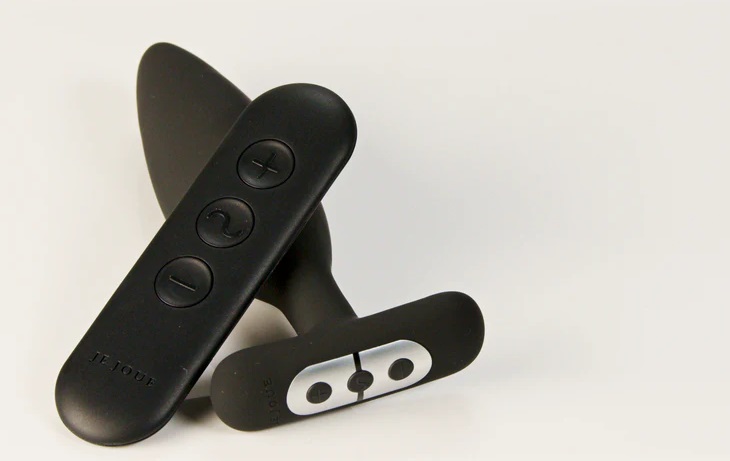 The Onyx butt vibrator is designed for its weighted fulfilli... Je Joue - Egon Vibro Butt Plug - Black photo-7