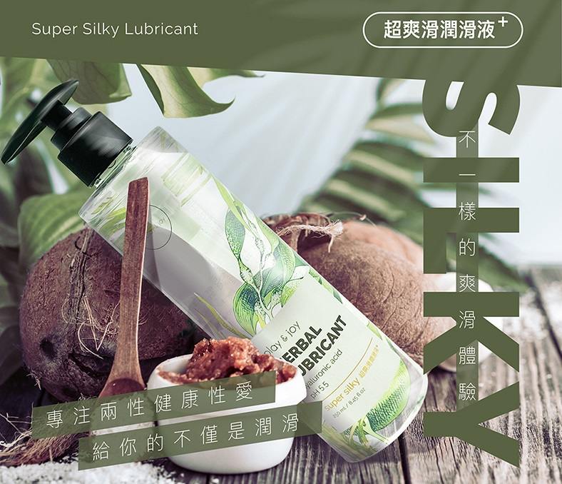絲滑水性潤滑液添加了天然成分,反复摩擦會變成乳白色。創造出絲般誘人的愉悅感,使貼合更緊密。同時在視覺上呈現接近陰道的分泌... Play & Joy - 超爽滑潤滑劑 - 250ml 照片-2