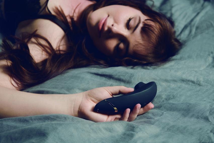 我們想通知您,適用於 Wow Tech 產品(ROMP、Womanizer、We-Vibe、Arcwave)的充電器適配... Womanizer - Premium 2 陰蒂吸啜器 - 黑色 照片-16