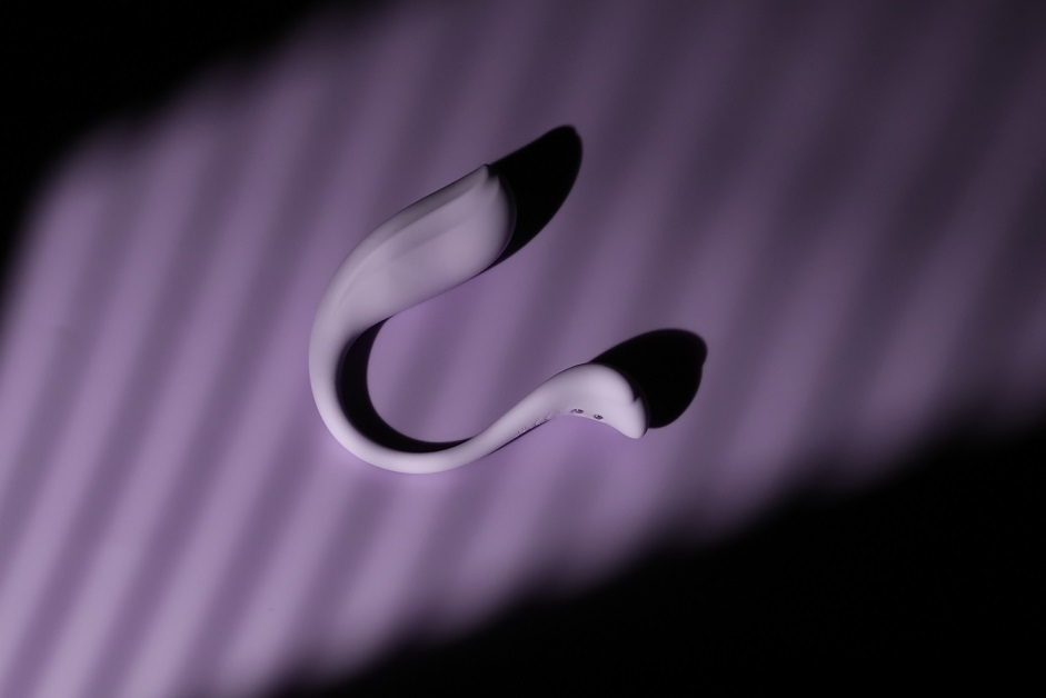 Ergonomic and sleek design with ridged head for extra G-spot... SVAKOM - Phoenix Neo 2 Interactive Egg Vibrator - Pastel Lilac photo-11
