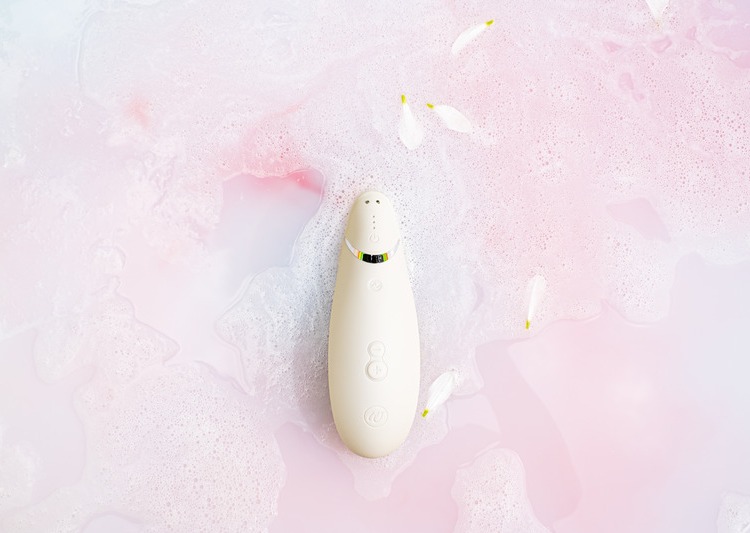 我們想通知您,適用於 Wow Tech 產品(ROMP、Womanizer、We-Vibe、Arcwave)的充電器適配... Womanizer - Premium 2 陰蒂吸啜器 - 灰色 照片-13