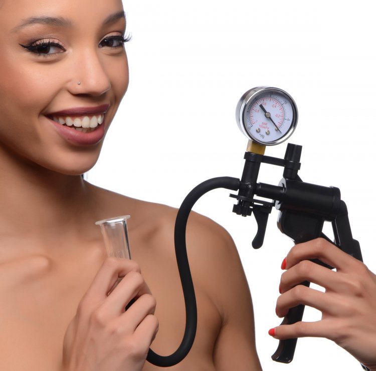 Increase your sensitivity with this clitoral pumping system!... Size Matters - Clitoris Pumping System - Black photo-2