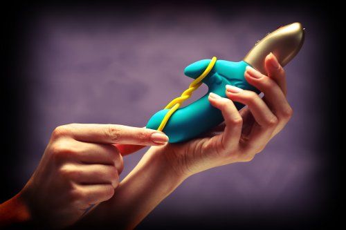 AMORINO相對於Fun Factory品牌下其他迷你款充電型振動器,最大的區別在於,棒體頭部與側面萌芽端之間繫著一根... Fun Factory - Amorino 震動棒 - 藍綠色 照片-11