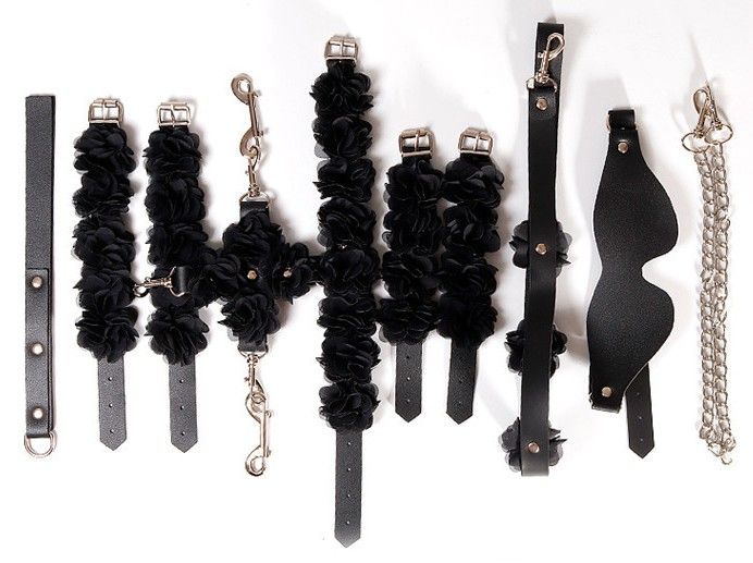 Flower Series Bondage BDSM Set for Women with Hand Bag
Incl... MT - Flower Bondage Set w Hand Bag - Black photo-6