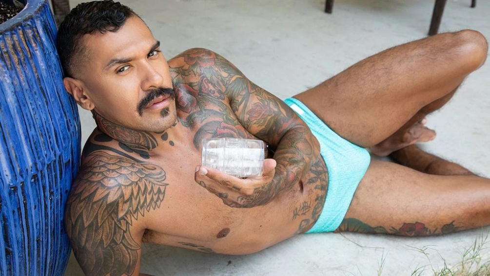 The Boomer Banks Quickshot features unobstructed exit points... Fleshlight - Quickshot Boomer Banks photo-8