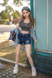 蘿拉亞洲真實感性愛娃娃，C杯 超柔軟矽膠，150厘米（4'9英尺）。 照片