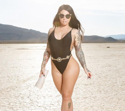 Fleshlight Girls - Christy Mack 女优侵略型飞机杯 照片