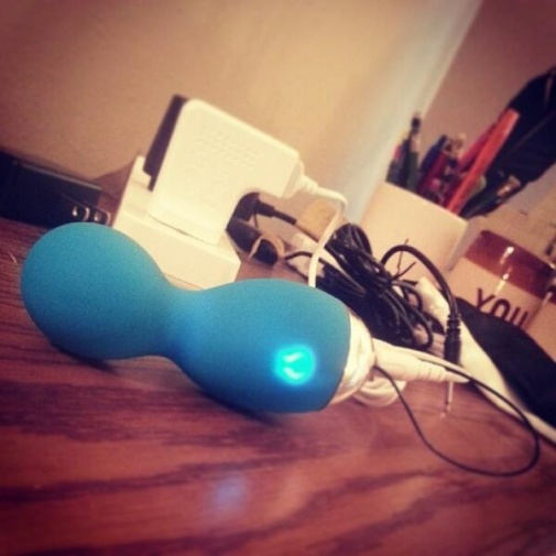 Lelo - Hula Beads Vibro Egg - Ocean Blue photo