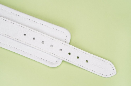 Liebe Seele - Leather Handcuffs - White photo