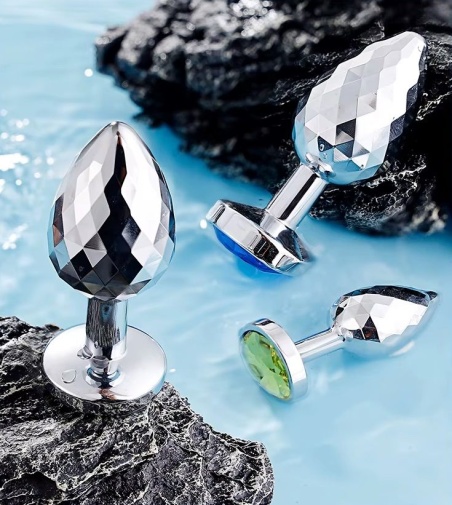 MT - Diamond Facets Metal Anal Plug M - Green photo