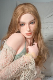 Liz 歐美風情羞澀微乳純真少女 精緻妝容超柔軟矽膠仿真性愛娃娃 162 cm 照片