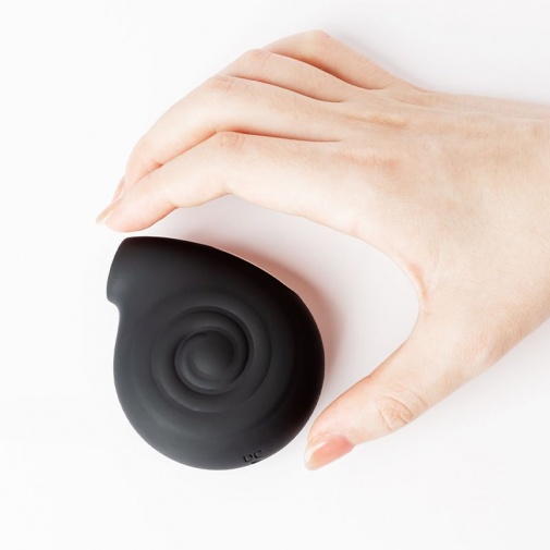 Nomi Tang - Little Snail - Black photo