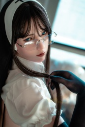 Shan 日系微乳淫慾色情少女 精緻妝容超柔軟矽膠仿真性愛娃娃 162 cm 照片