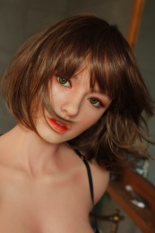 Natalia 性成癮的巨乳短髮尤物 D罩杯金屬骨架彈性軟胸 柔軟TPE仿真性愛娃娃 165 cm (矽膠頭) 照片