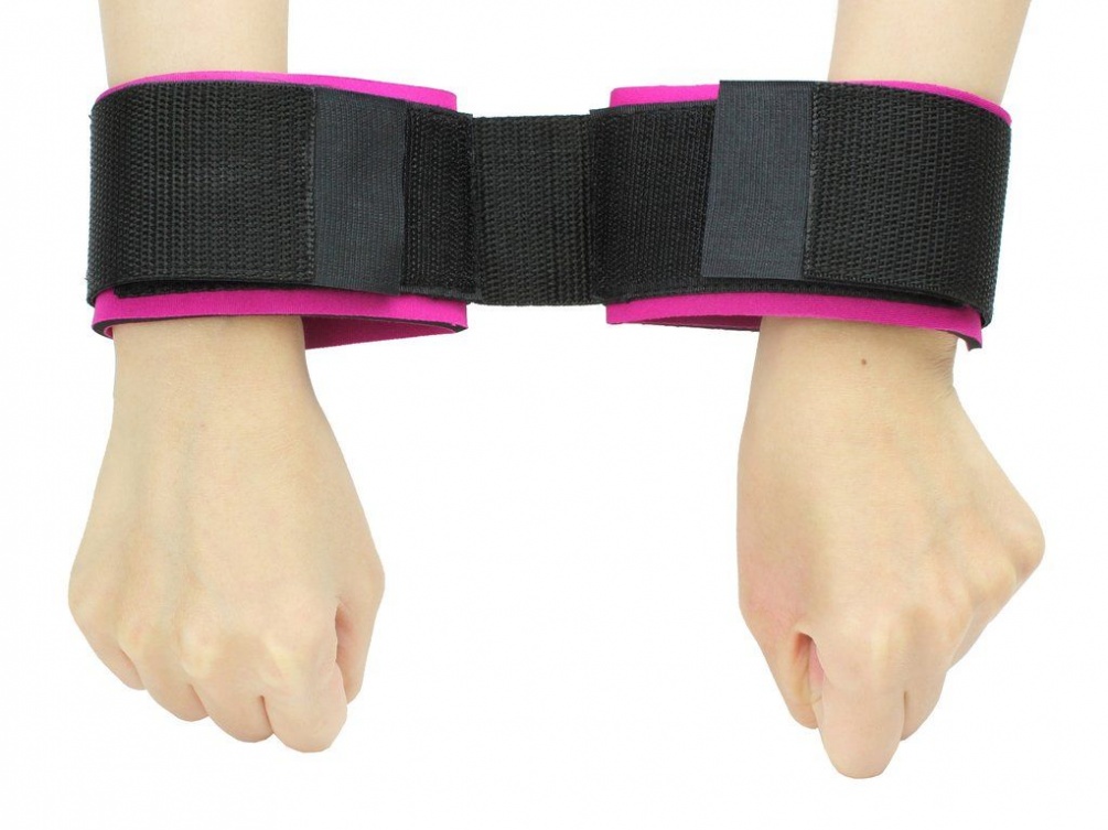 Toynary MT01 Handcuffs are made of soft pad, they are soft a... Toynary - MT01 Hand Cuffs photo-2