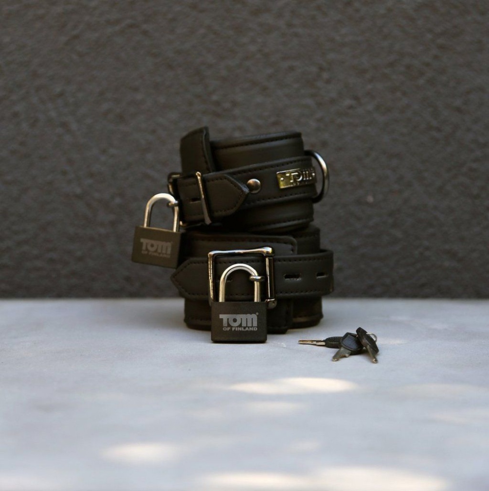 These Neoprene wrist cuffs are adjustable, comfortable, and ... TOF - Neoprene Wrist Cuffs photo-10