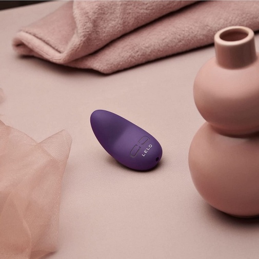 Lelo - Lily 3 Mini Vibrator - Dark Plum photo