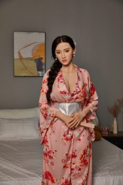 Evelyn 中式苗條超巨乳溫柔迷人女神 金屬靈活骨架 F罩杯超柔軟矽膠仿真性愛娃娃 165 cm 照片