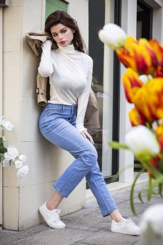 Christina Curvy European Realistic Sex Doll, Ultra Soft Silicone 171 cm (5'2 ft) photo